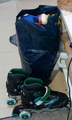 Used rollerskate with free plush toys
