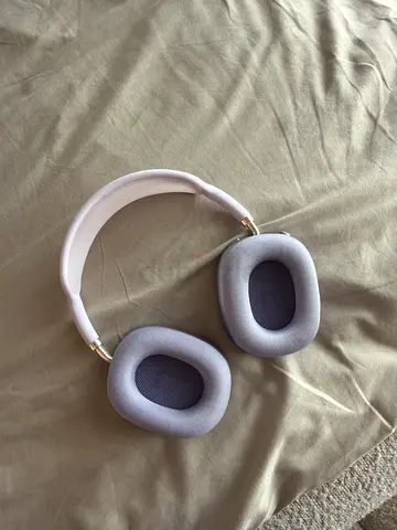 Light grey over-ear wireless headphones — gently used fake one there not real the Sound is good