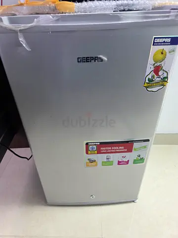 Geepas single-door freezer / mini fridge - good working condition