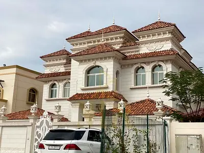 فرصة مميزة في المويهات 1 | فيلا 8 غرف ماستر | مساحة 8,200 قدم    فيلا فاخرة للبيع في المويهات 1 – عجمان، بموقع مميز على شارع رئيسي!  إذا كنت تبحث عن ف