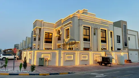 فيلا كورنر فاخرة مع مسبح خاص للبيع، موقع مميز وخصوصية عالية، تصميم راقٍ ومساحات واسعة، شاملة رسوم التسجيل والتمليك، فرصة مثالية للسكن العائلي والاس