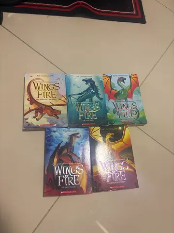 Wings of Fire book set - 5 paperback novels (children/young adult fantasy)