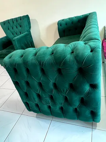 Emerald Green Velvet Chesterfield Sofa - 2 Seater (Good Condition)