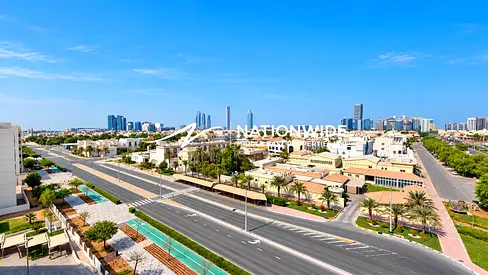 Elegant Penthouse | Panoramic City View | Vacant