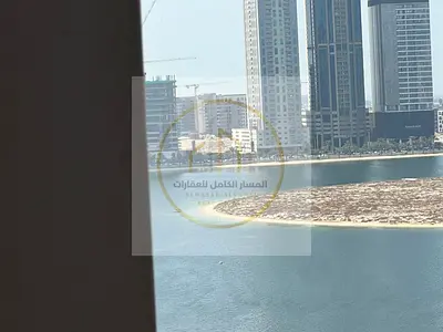 شقة 3 غرف وصالة بإطلالة بانورامية مفتوحة، مساحات ممتازة، موزع واسع، بلكونة، ستور أو غرفة خادمة، 3 حمامات وباركن مجاني