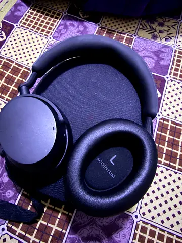 Sennheiser accentum headphones