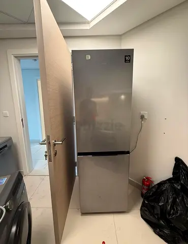 Hitachi refrigerator 410 liter capacity bottom freezer new model same like a new condition