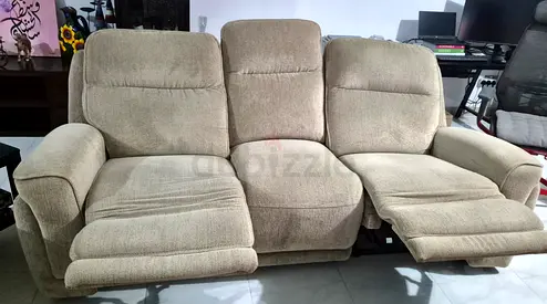 Beige 3-Seater Recliner Sofa - Comfortable and Clean