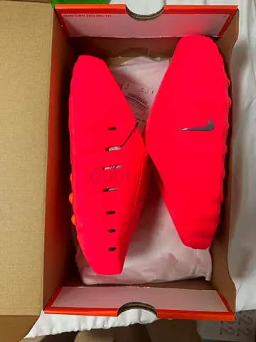 Nike mind solar red