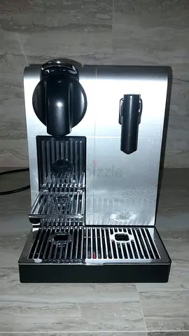 Nespresso Compact espresso/coffee machine in good working condition.