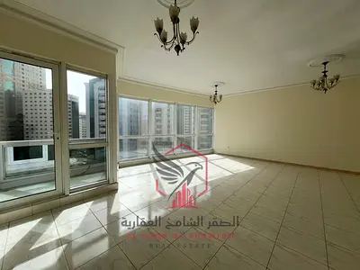 ثلاث غرف وصالة مع بلكون وغرفة خادمة باطلالة بانورامية مفتوحة , تكييف مجاني وشهر ومسبح مع صيانة مجانية طوال العام
