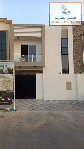 Brand-new penthouse for rent, located on a main street in Al Yasmeen, Ajman. Built-up area: 3,000 sq. ft. Features 5 master bedrooms, a majlis, a livi