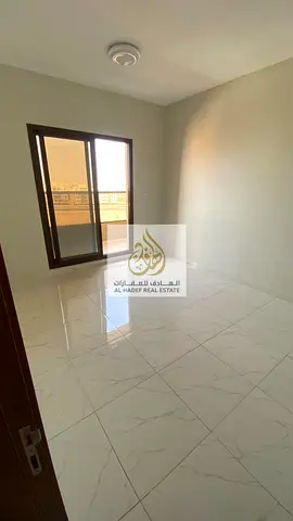 الايجارالسنوي عجمان منطقة الروضة 1 قريب من شرطه الحميدية البنايه عائلات غرفه وصاله بلكونه 2 حمام  خزانة بالحيط ملابس تكيف مركزي مطبخ منفصل مساحات كبير