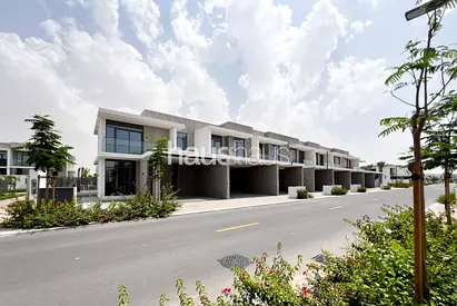 Internal | Walk to Pool | Vacant on Transfer