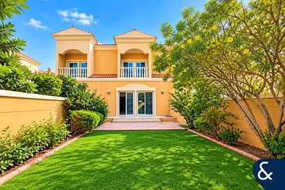 Upgraded | Single Row | Private Garden