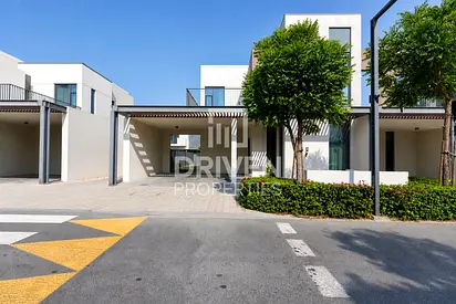 Single Row | End Unit | Private Location
