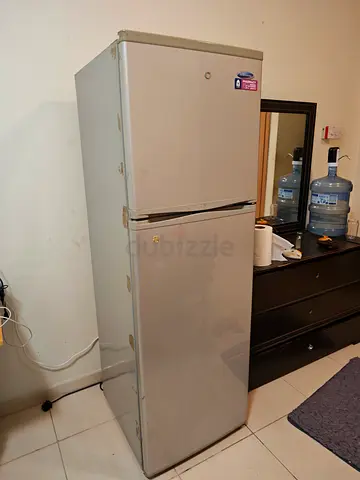 Samsung double-door refrigerator with top freezer