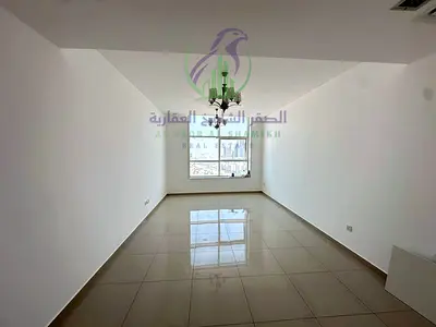شقة غرفتين ماستر وصالة مساحات واسعة وتوزيع مميز بإطلالة مفتوحة بحرية مفتوحة ومباشرة مع غرفة خادمة ماستر وخزائن بالحائط