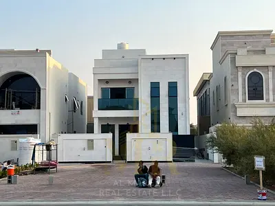 فرصة مميزة في المويهات 1 | فيلا 5 غرف ماستر بمصعد وروف    🏡 فيلا للبيع في المويهات 1 – عجمان، بتصميم واسع ومميزات تناسب العائلة!  إذا كنت تبحث عن فيل