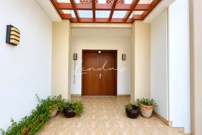 Single Row | Unfurnished | Upgraded