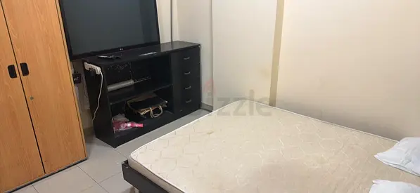 Flatmate - Executive Private Bachelor Room