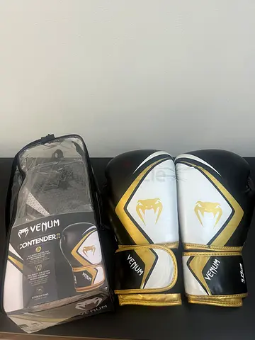 Venum Contender Boxing Gloves - 16 oz, Like New with Carry Case
