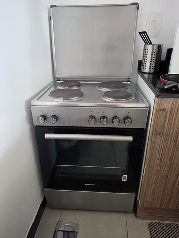 Wolf Power 60cm 4-Plate Cooker + Oven — Working, Priced to Go