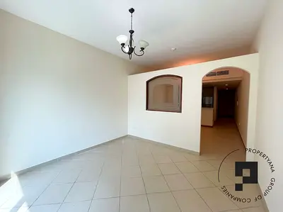 Vacant | Big Layout Studio | Close to Metro