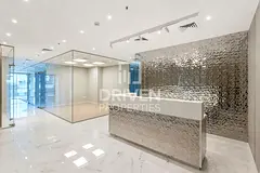 Rare Corner Office | 9 Parkings | Renovated