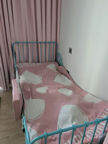 IKEA extendable bed with mattress