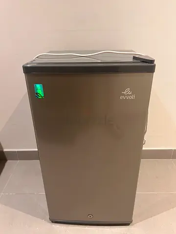 Compact single-door mini fridge - good condition