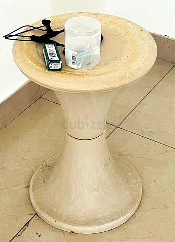 Beige Strong round Pedestal Style chair