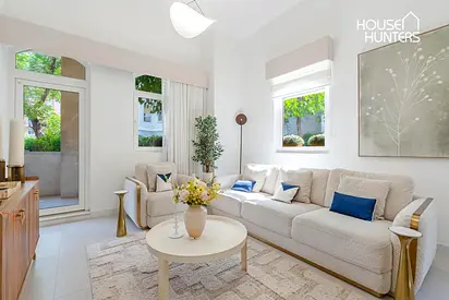 Stunning 1BR+Study | Corner Unit |Tenanted