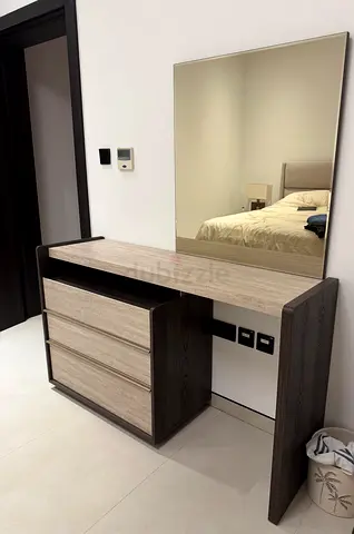 Bedroom set (dresser and 2 side tables)