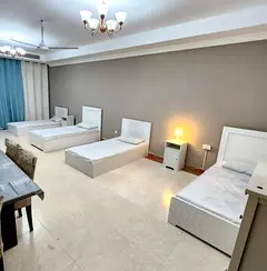 SPACIOUS LIVING ROOM, HIGH FLOOR, NEAR METRO, FEMALES ONLY