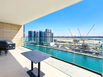Furnished Apartment | Canal Views | Open Layout