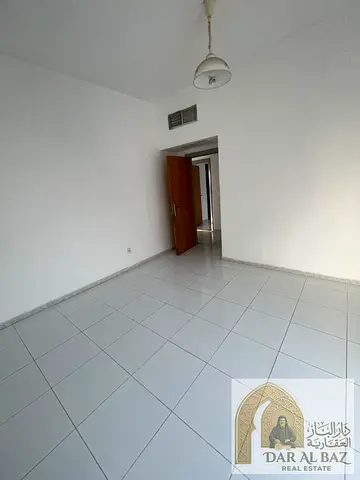 شقة 3 غرف نوم للإيجار في المجاز 1 – الشارقة | إطلالة بحرية | تكييف مجاني الإيجار السنوي: 65,000 درهم. طريقة الدفع :على 4 دفعات.