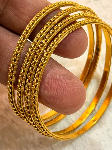 Set of 6 Gold Plated Traditional Bangles - Good Condition 22karat purity per gram 435/- Aed cash.
