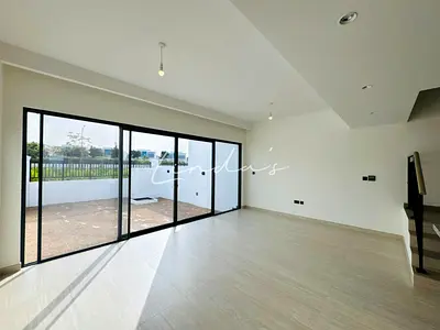 Single Row | Unfurnished | Upgraded