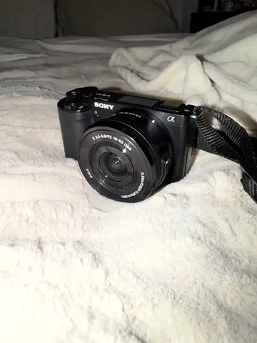 Sony ZV-E10 with 16–50mm OSS lens. Includes battery, charger and strap. Great for photography, trave