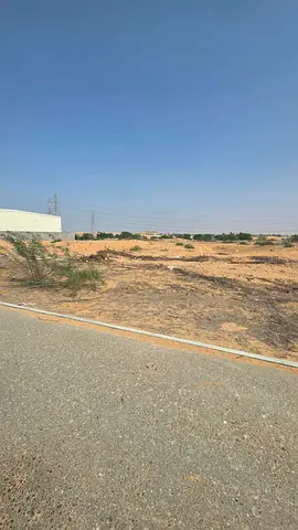 للبيع عقار صناعي بالصناعية 12 من سكن عمال و 2 مستودعات
