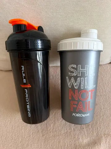 Set of 2 Protein Shaker Bottles — 700ml & 500ml, used