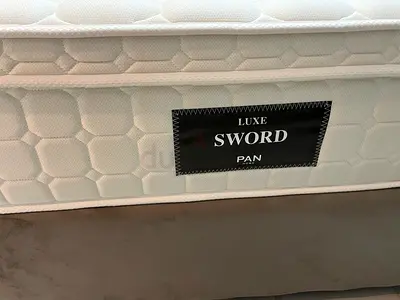 Queen Size Mattress 150x200 + Bed Base