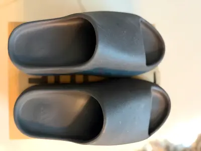 Used Adidas Yeezy “Onyx” Slides Mens