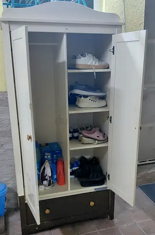 2 door cupboard free