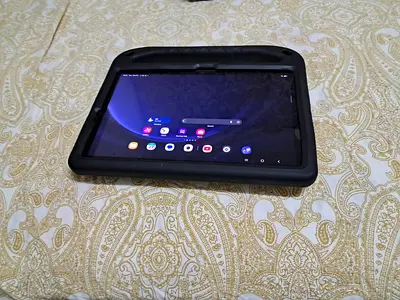 Samsung tablet with sturdy kid-proof case - good condition And Keyboard Cover Samsung Galaxy Tab S9