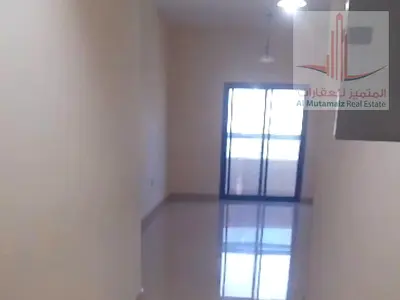 شقة للإيجار في عجمان الصناعية، غرفتين وصالة، الطابق الثالث، تشطيب سوبر لوكس، بناية عائلية، قريبة من جميع الخدمات