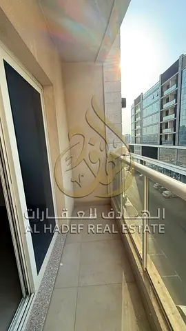 🏡 **للايجار السنوي في الشارقة – مويلح الجديدة** ✨ **شقة غرفتين وصالة منفصلة بإطلالة مفتوحة** إذا كنت تبحث عن شقة واسعة ومريحة في موقع مميز بالشارقة،