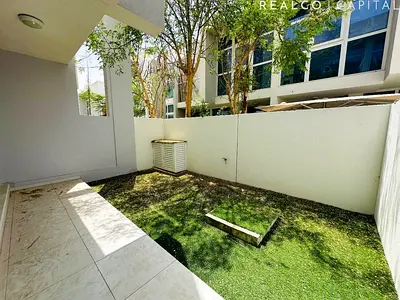 3 BEDROOMS | MIDDLE TOWNHOUSE