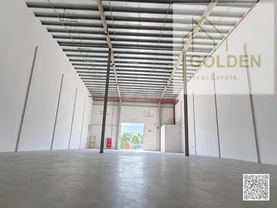 Warehouse with 25 kW Power and a Wide Setback for Loading